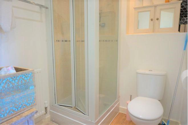 Flat Oakwood Close in Halton