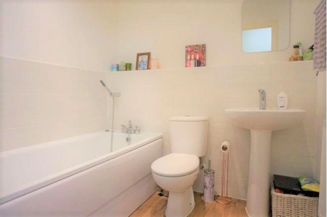 Flat Oakwood Close in Halton