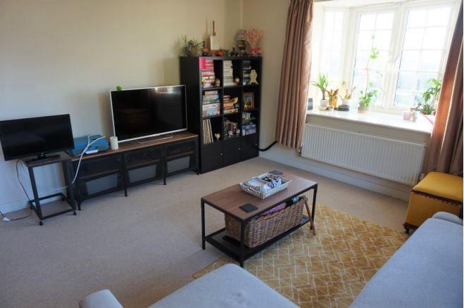 Flat Oakwood Close in Halton