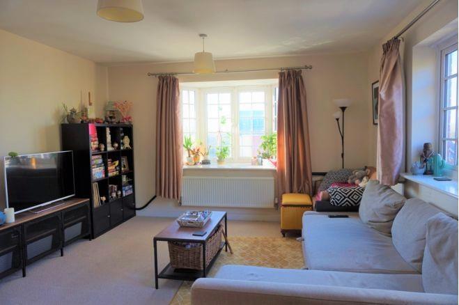 Flat Oakwood Close in Halton