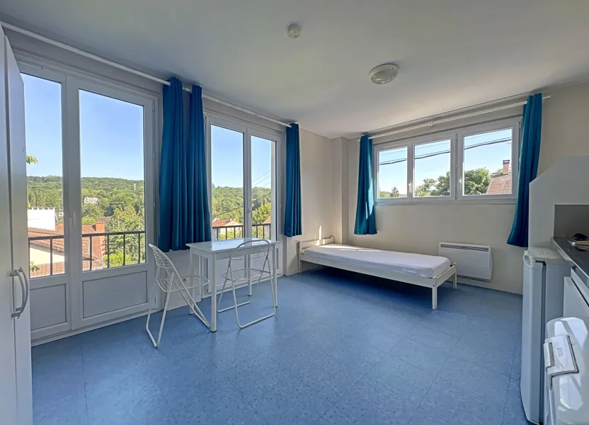 Room Rue de la Hacquinière in Bures-sur-Yvette