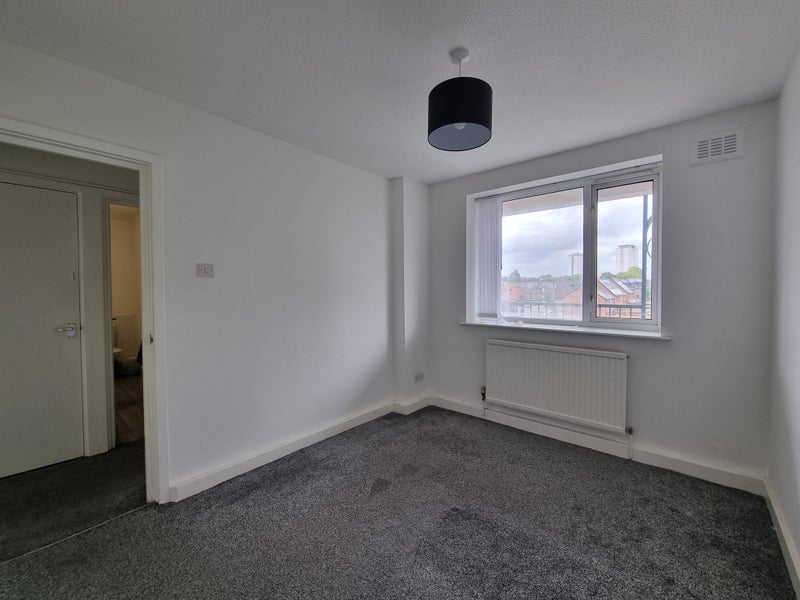 Room Eccles New Road in Salford