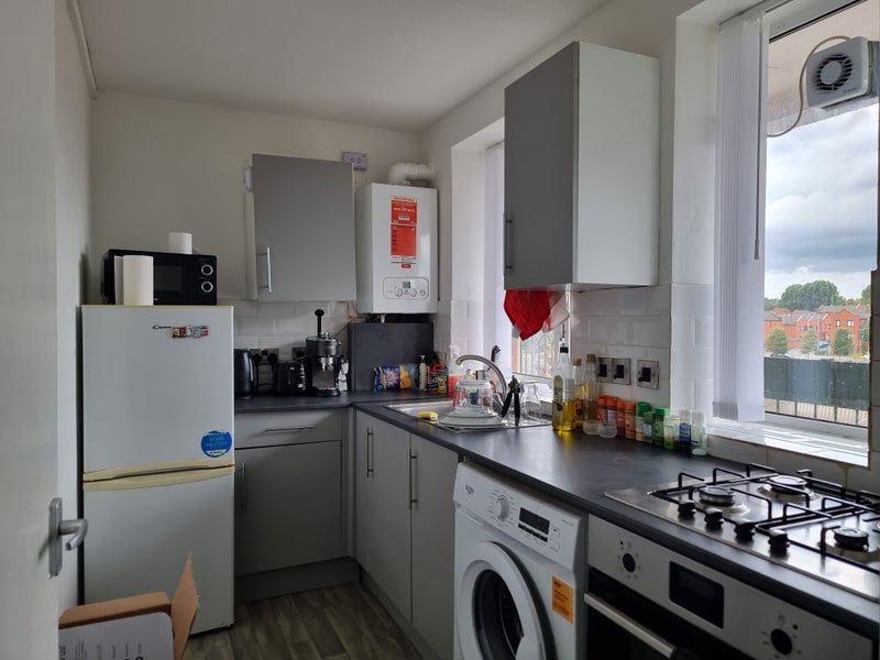 Room Eccles New Road in Salford