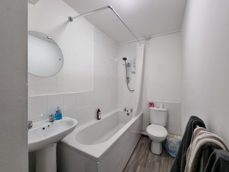 Room Eccles New Road in Salford