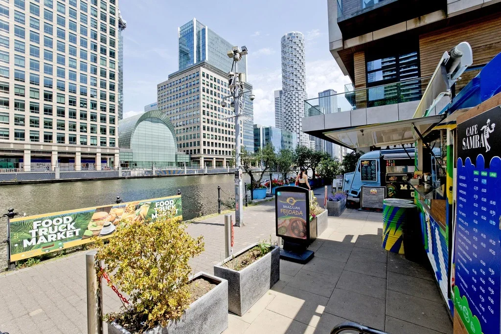 Flat South Quay Square in Greater London