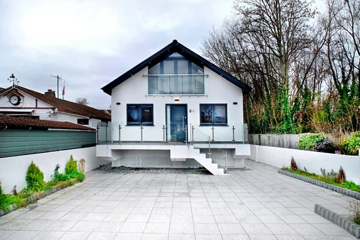 House River Ash Estate in Elmbridge