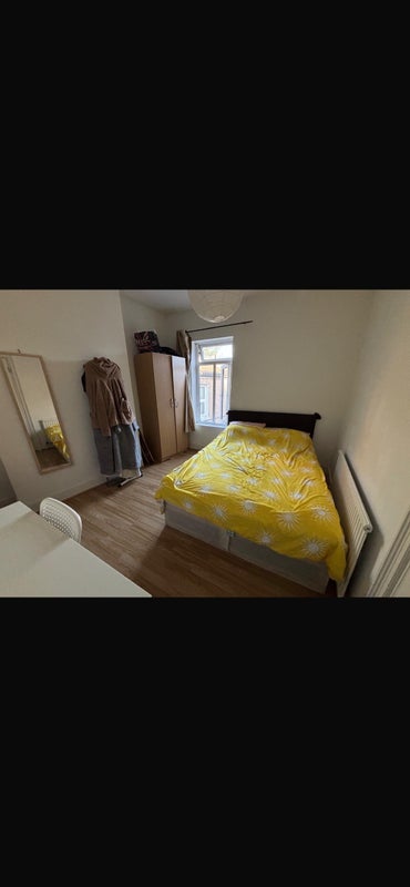 Room Reynolah Gardens in Greater London