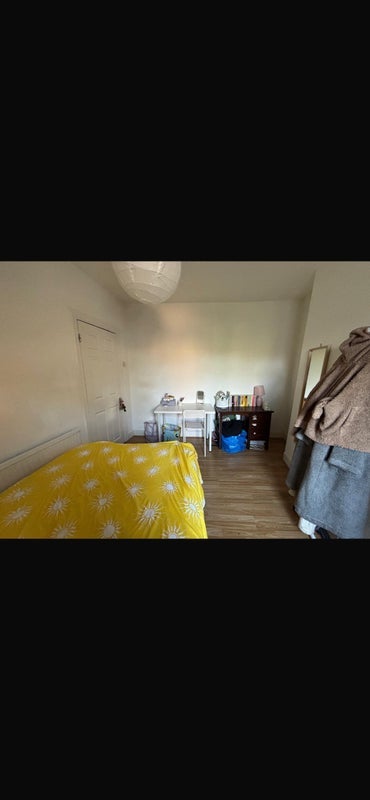 Room Reynolah Gardens in Greater London