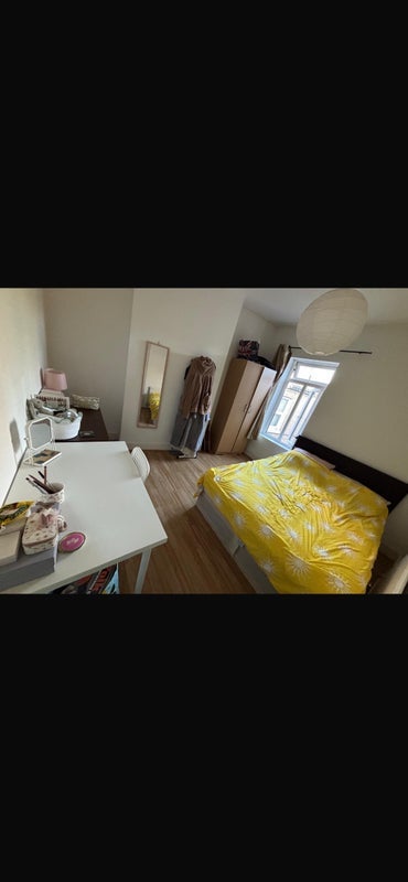 Room Reynolah Gardens in Greater London