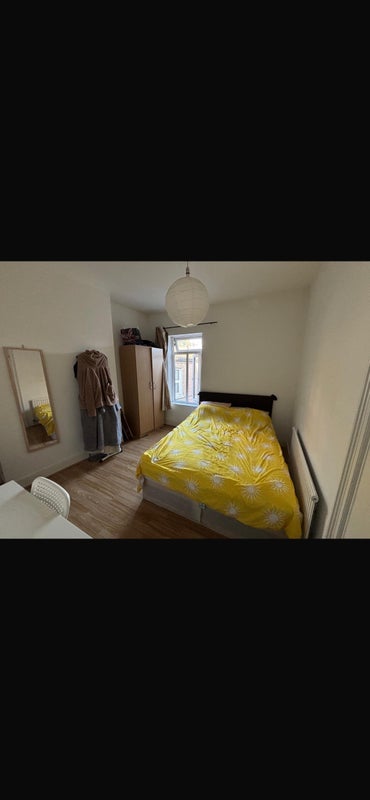 Room Reynolah Gardens in Greater London