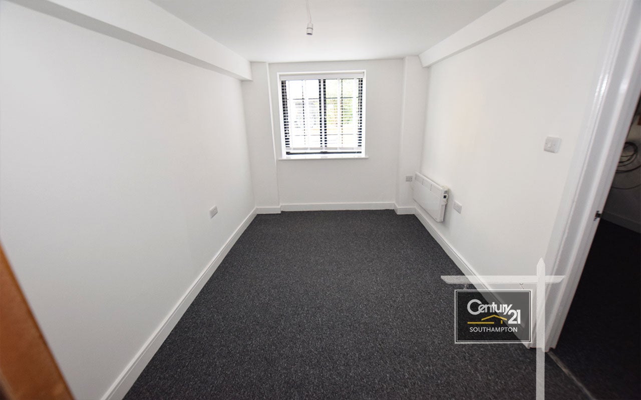 Flat Rockstone Lane in Southampton