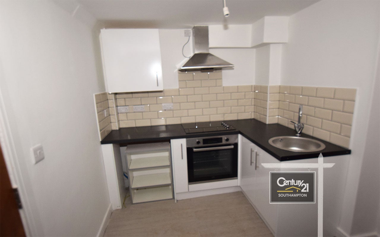 Flat Rockstone Lane in Southampton