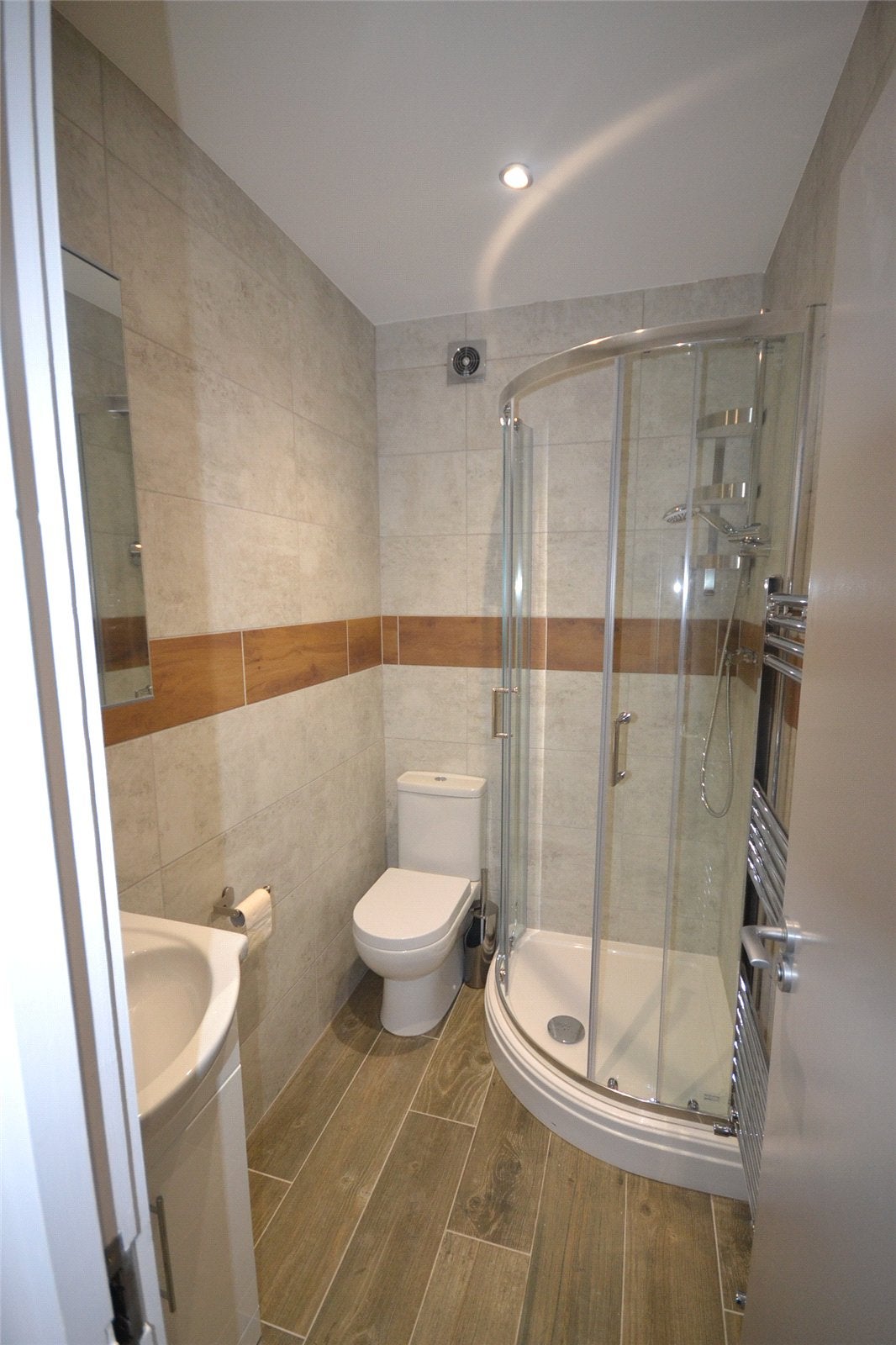 Room Buxton Road in Greater London