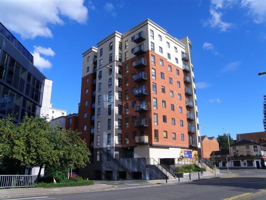 Flat Watlington Street in Reading