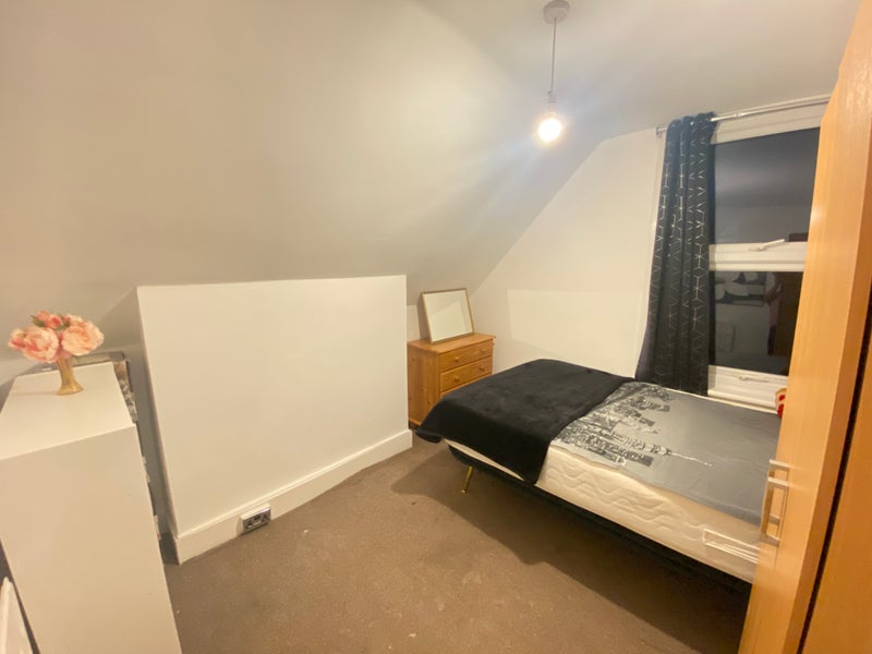 Room Station Road in Greater London