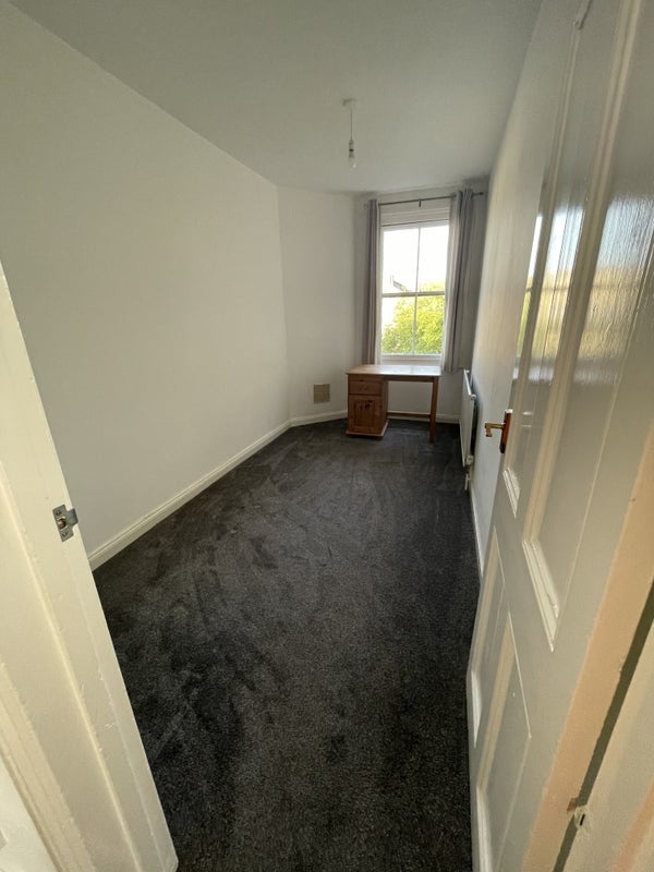 Room Drummond Road in Bristol