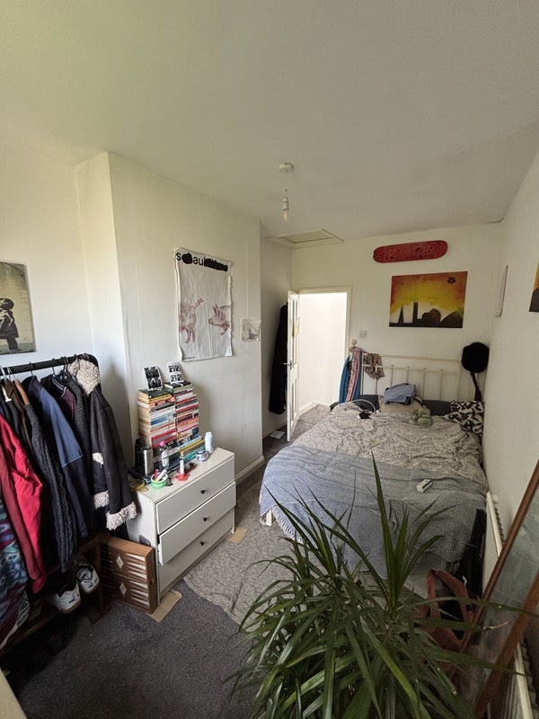 Room Drummond Road in Bristol
