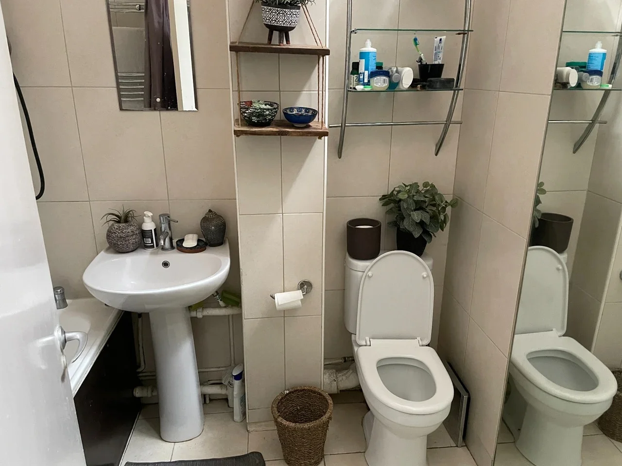 Room Mostyn Road in Greater London