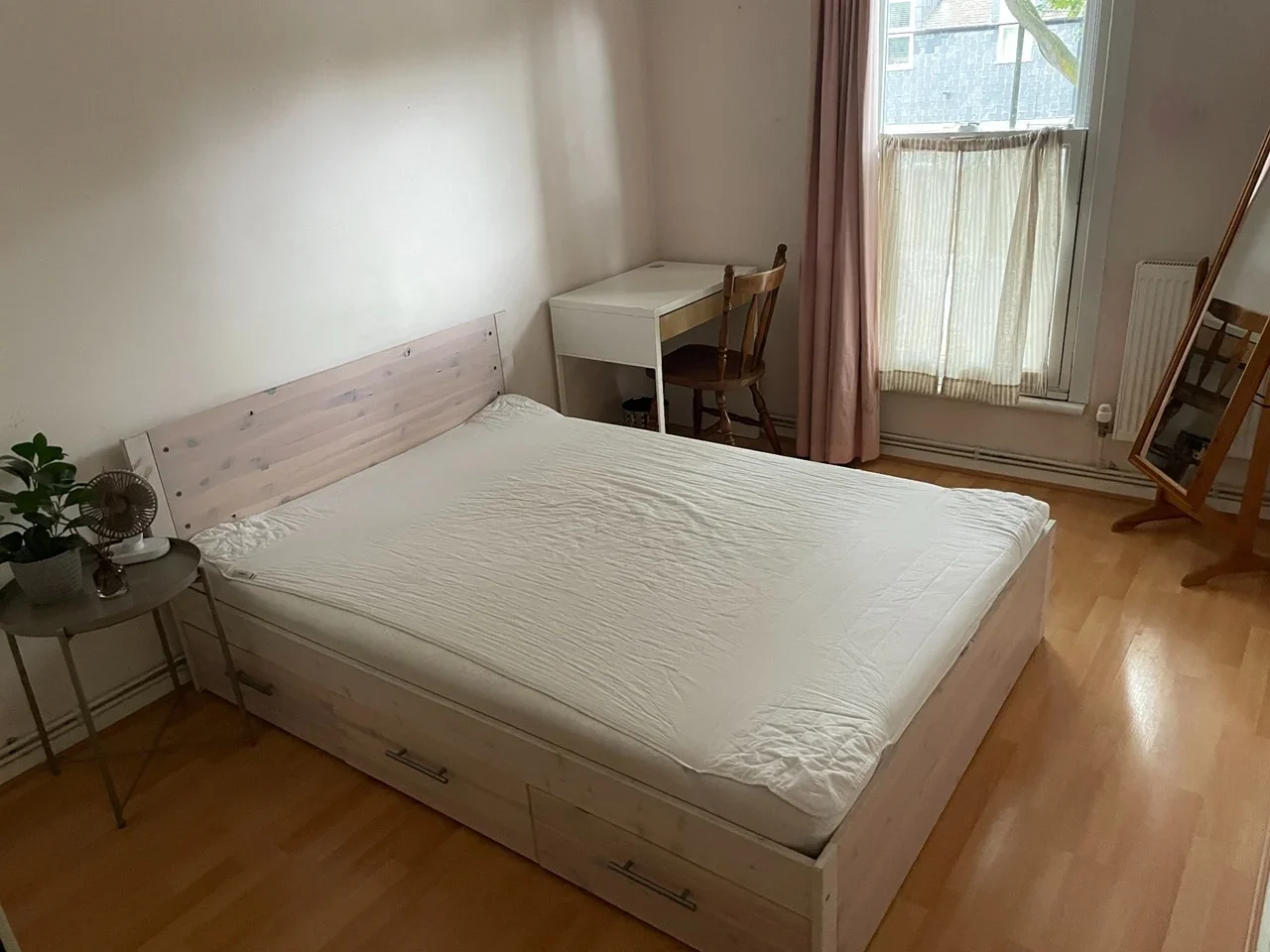 Room Mostyn Road in Greater London