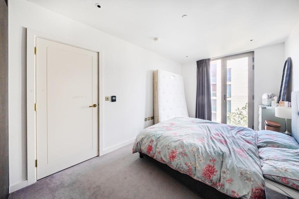 Flat Heritage Lane in Greater London