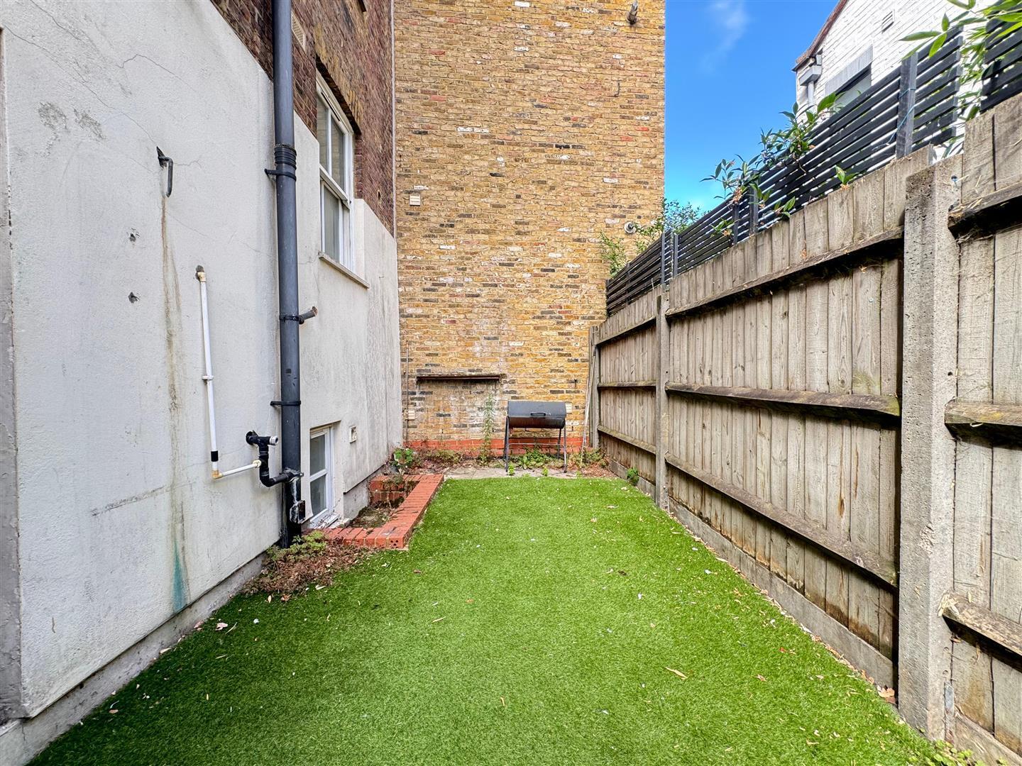 Flat Martello Terrace in Greater London