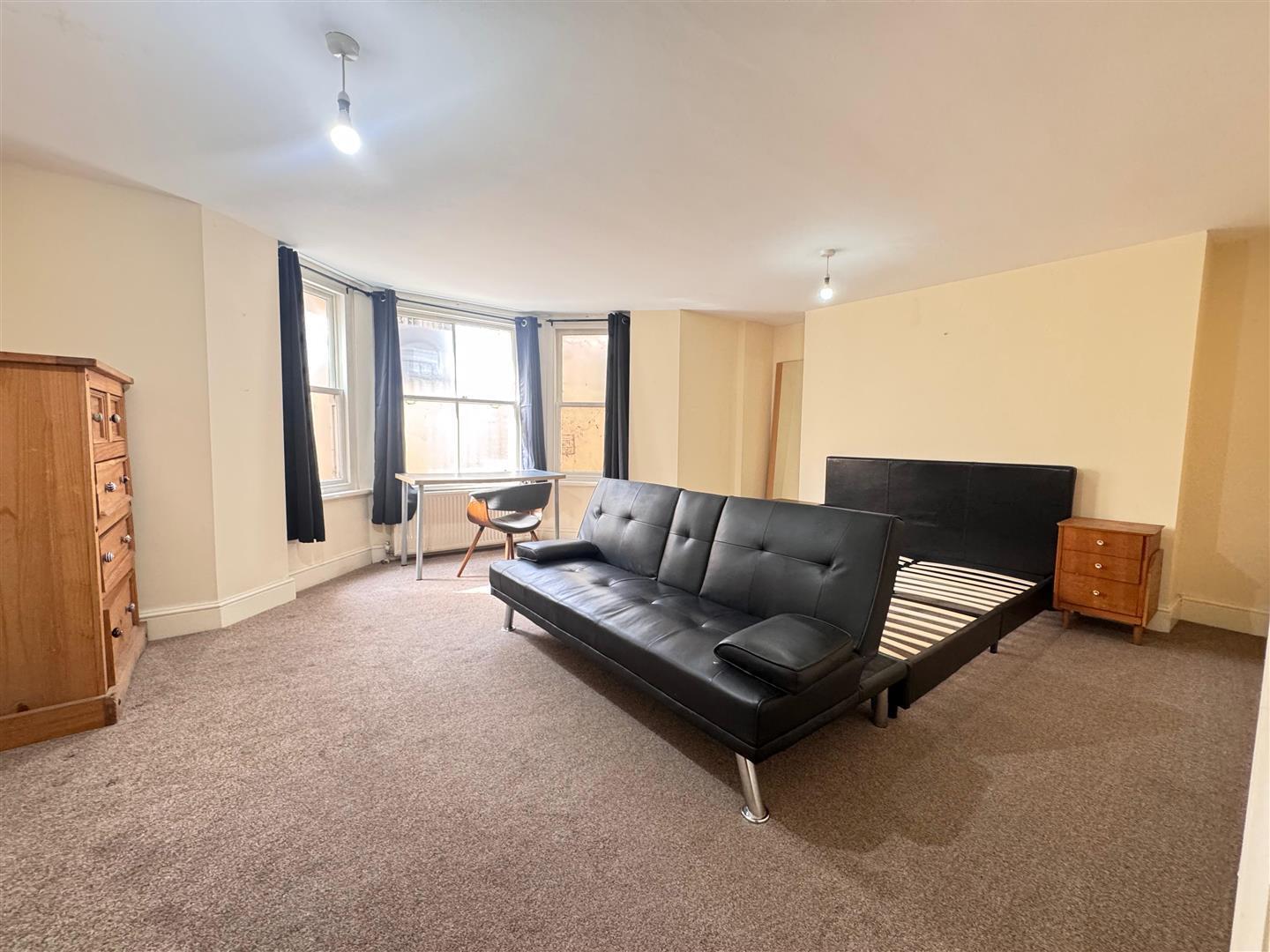 Flat Martello Terrace in Greater London