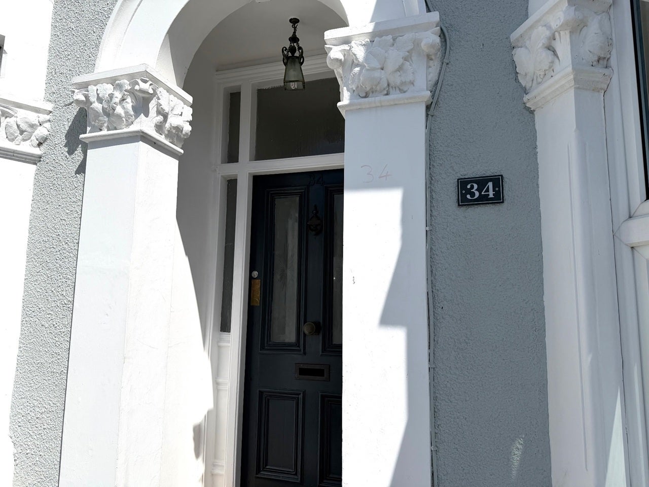 House Kingswood Road in Greater London