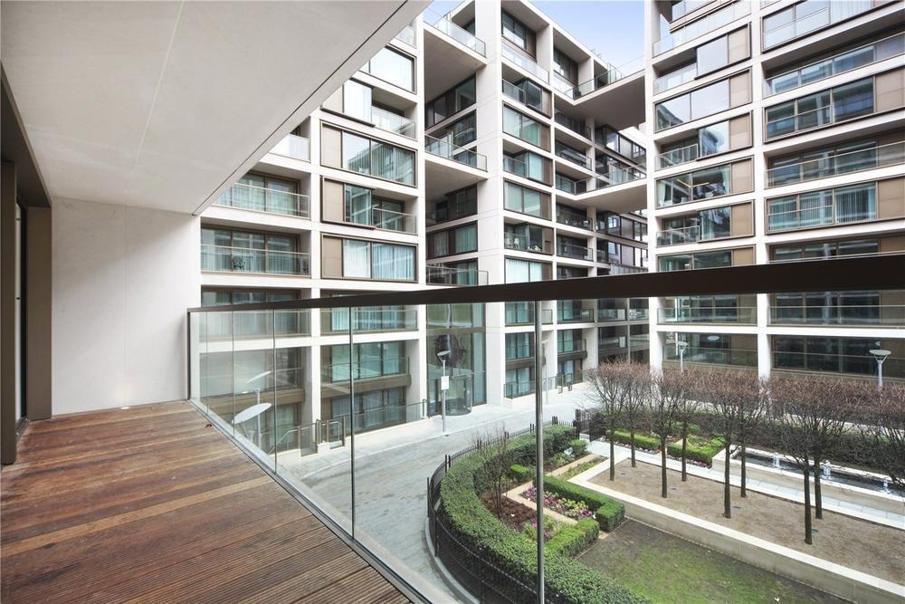 Flat Kensington High Street in Greater London
