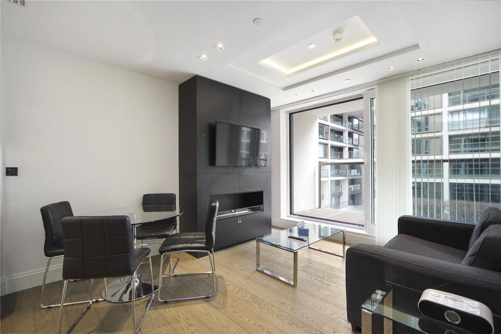 Flat Kensington High Street in Greater London