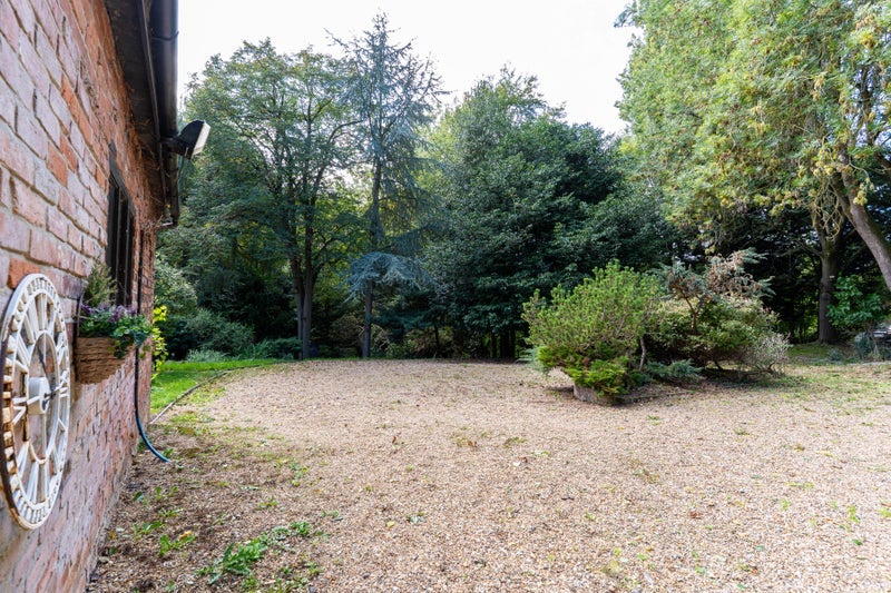 Flat Miles Close in Harlow