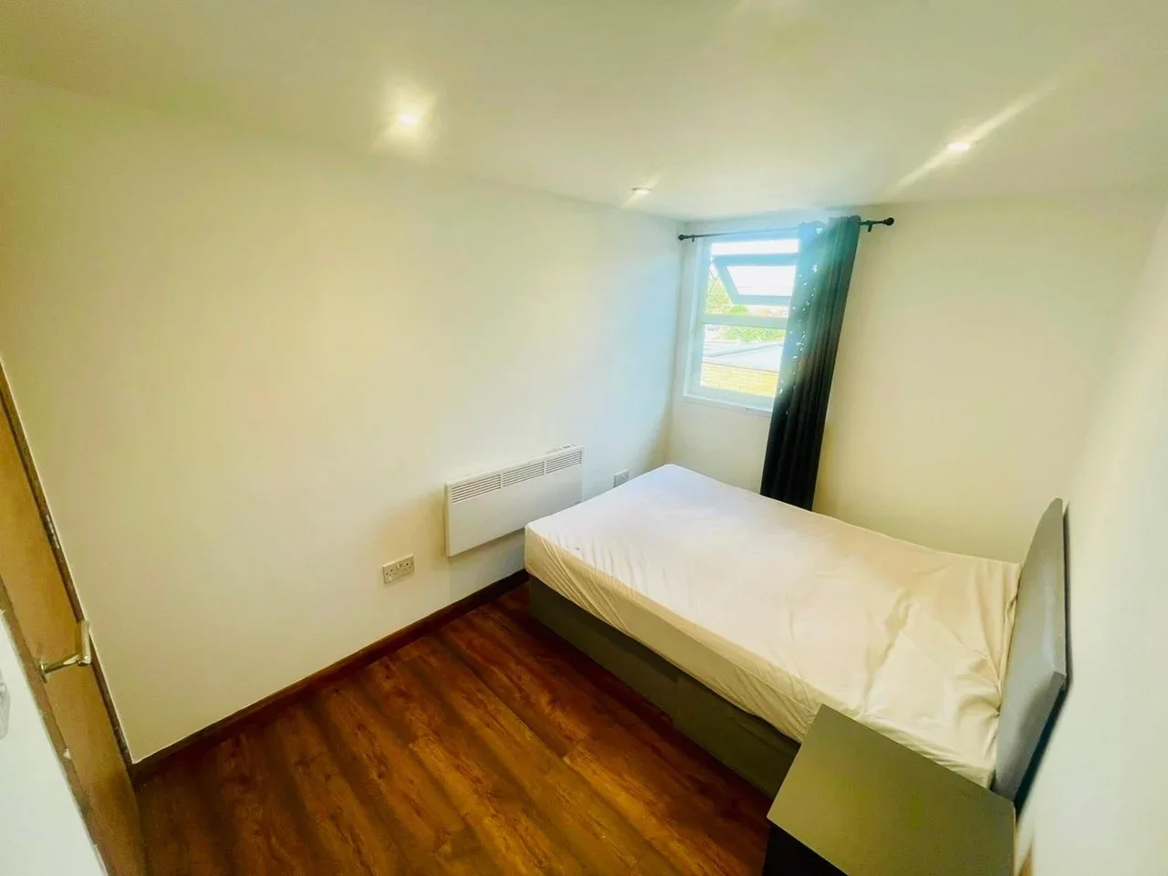 Flat Uxbridge Road in Greater London