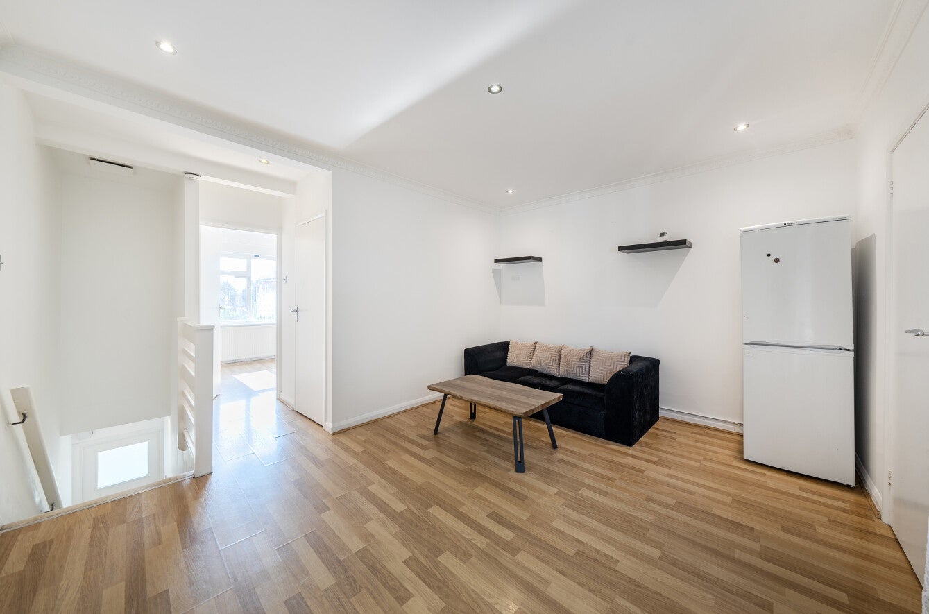Flat Grosvenor Road in Watford