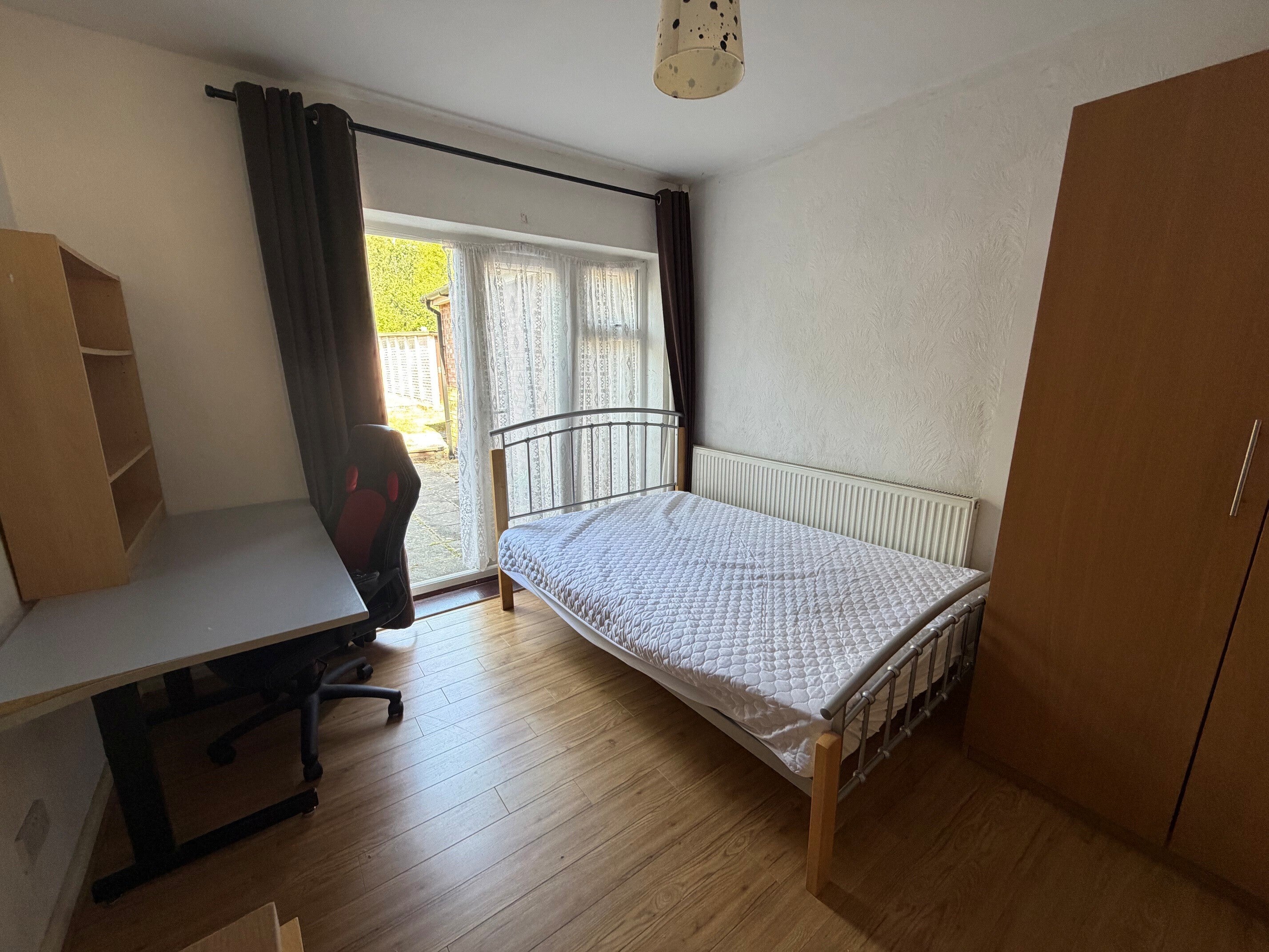 Room Sir Henry Parkes Road in Coventry