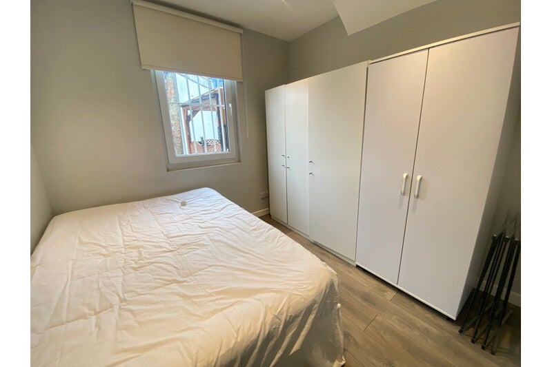 Flat Kennington Lane in Greater London
