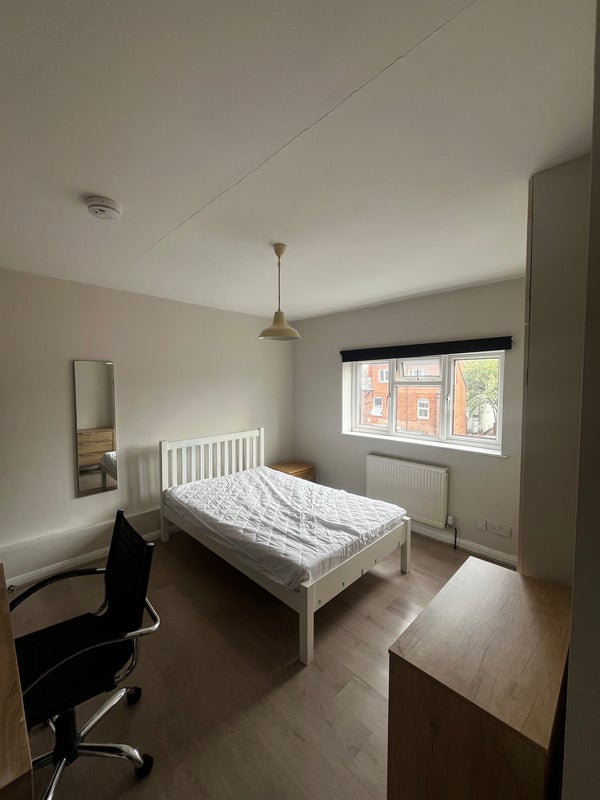 Room Lenton Boulevard in Nottingham