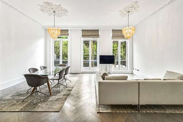 Flat Redcliffe Square in Greater London