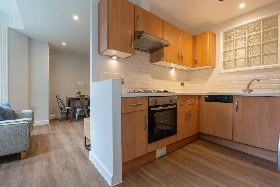 Flat Jesmond Road in Newcastle upon Tyne