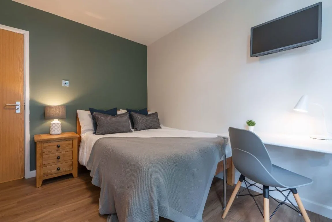 Flat Jesmond Road in Newcastle upon Tyne
