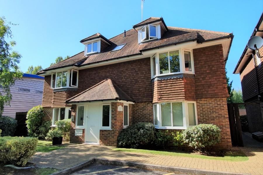 Flat Ronson Way in Mole Valley