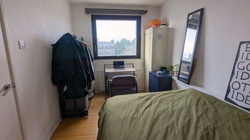 Flat Daubeney Road in Greater London