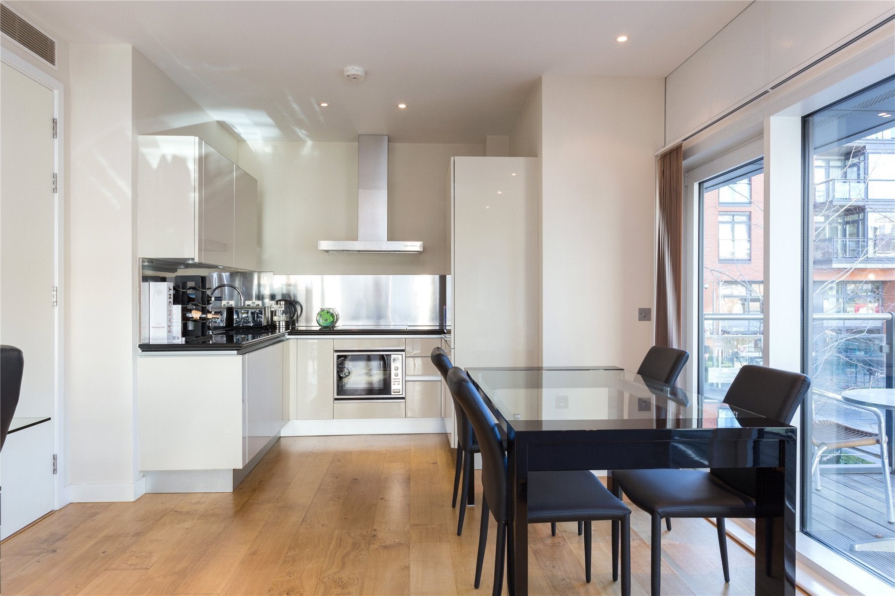 Flat Gatliff Road in City of Westminster