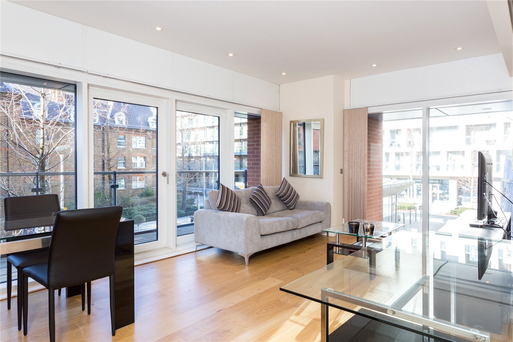 Flat Gatliff Road in City of Westminster