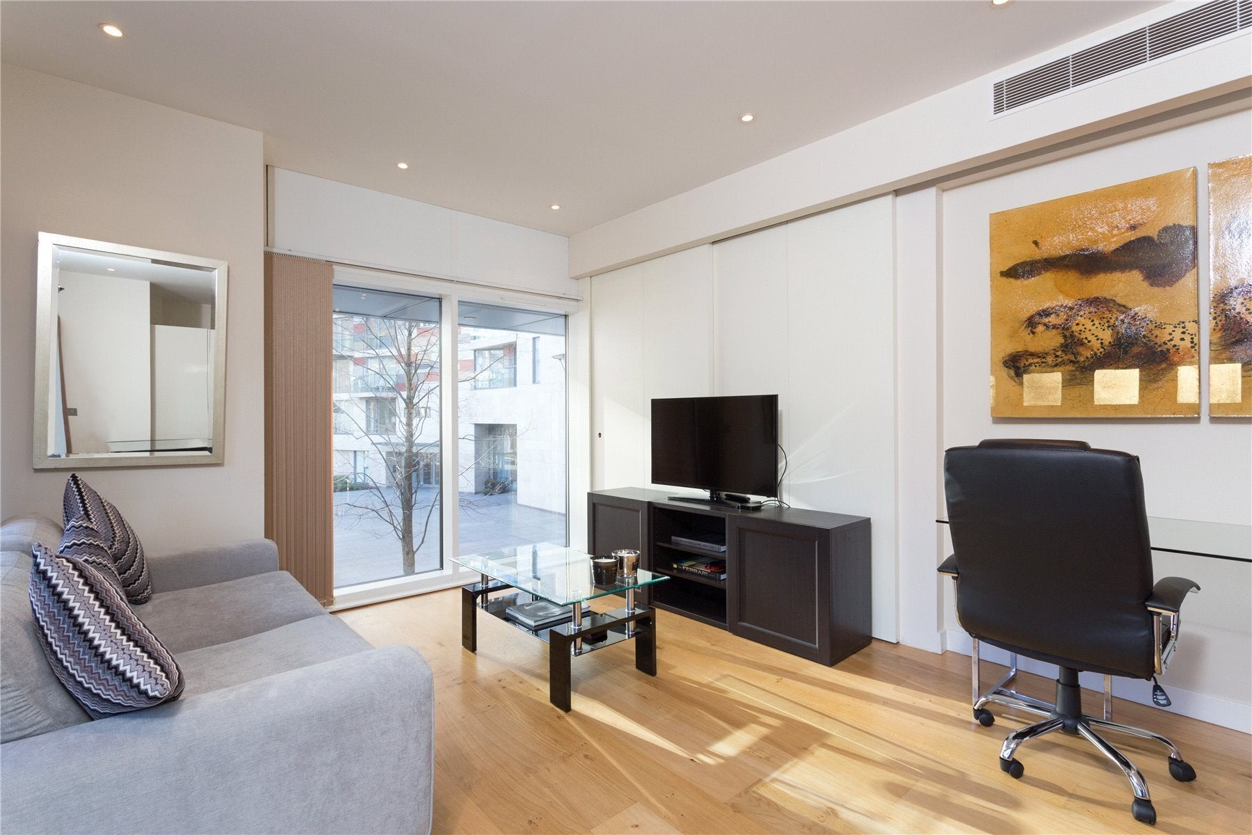 Flat Gatliff Road in City of Westminster