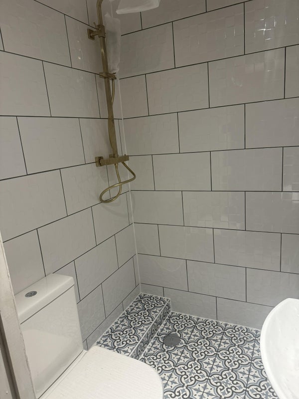 Room Corby Road in Nottingham