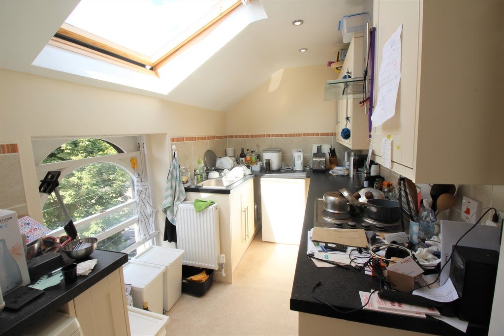 Flat Cotham Road in Bristol