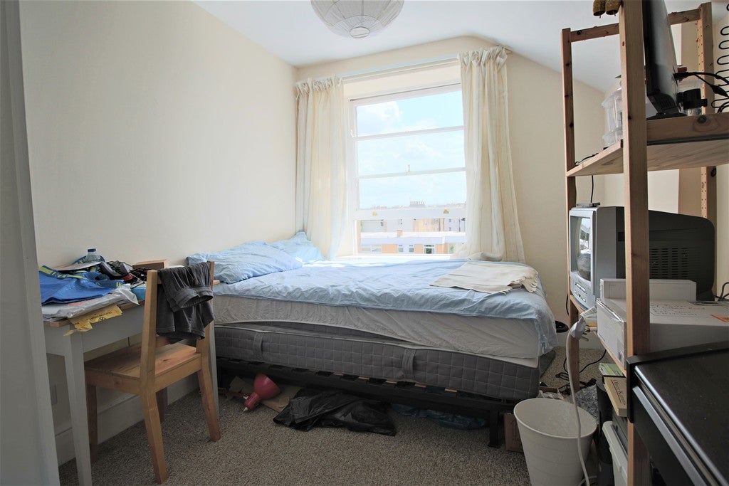 Flat Cotham Road in Bristol