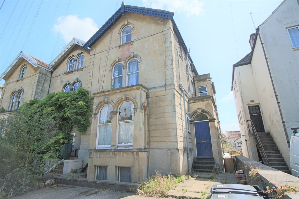 Flat Cotham Road in Bristol