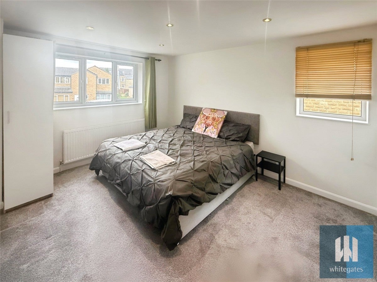 Flat Lynton Avenue in Kirklees