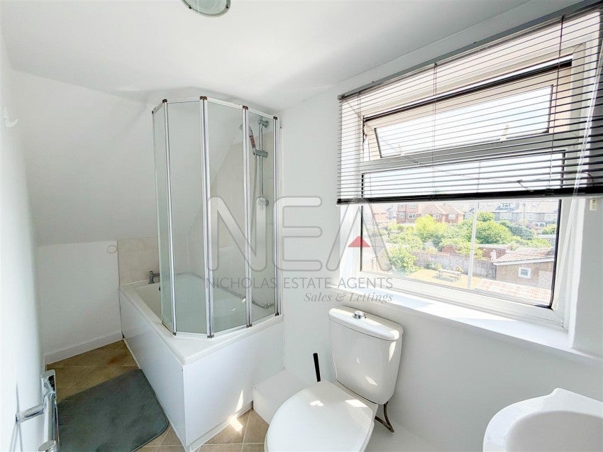 Room Gosbrook Road in Reading
