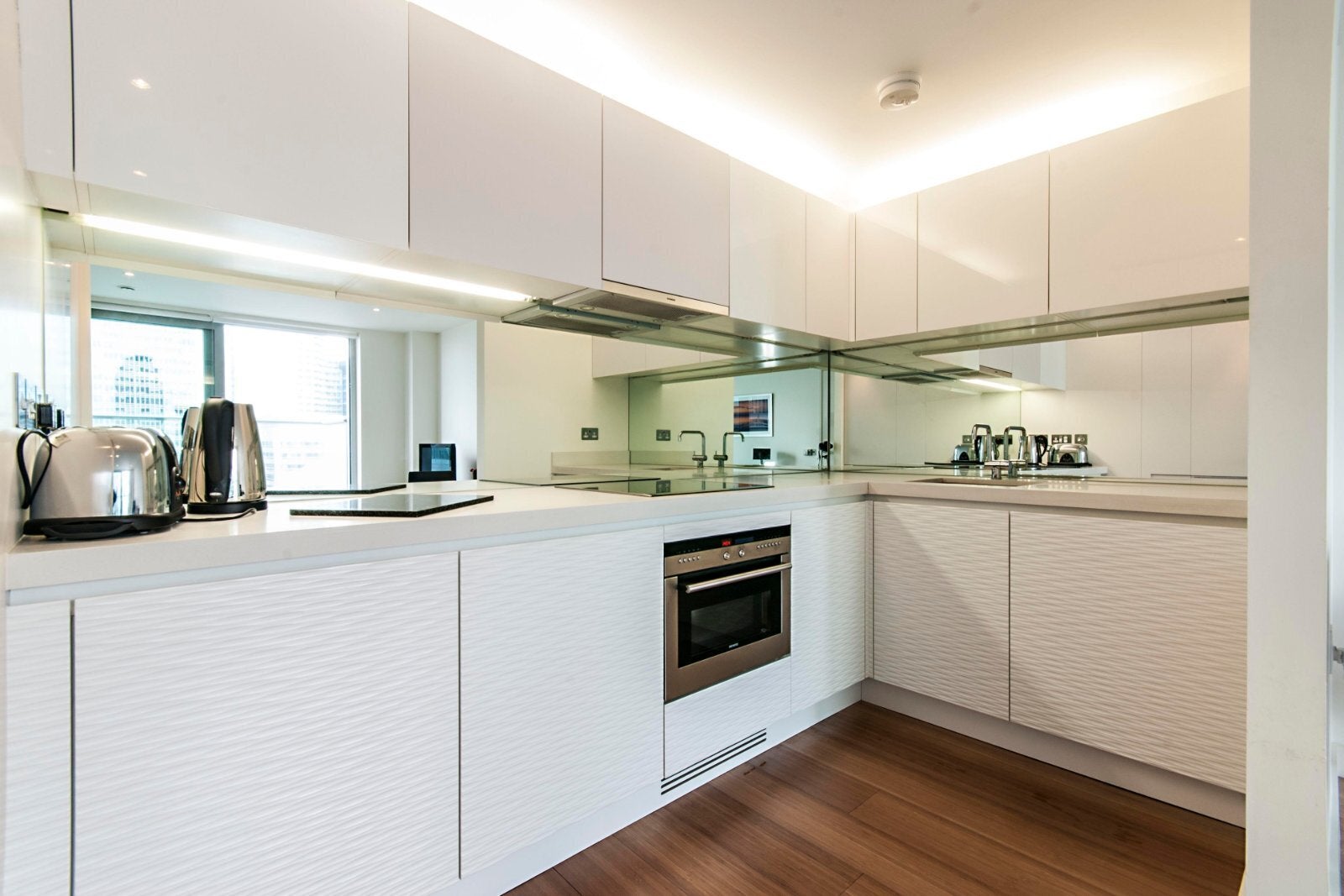 Flat Pan Peninsula Square in Greater London